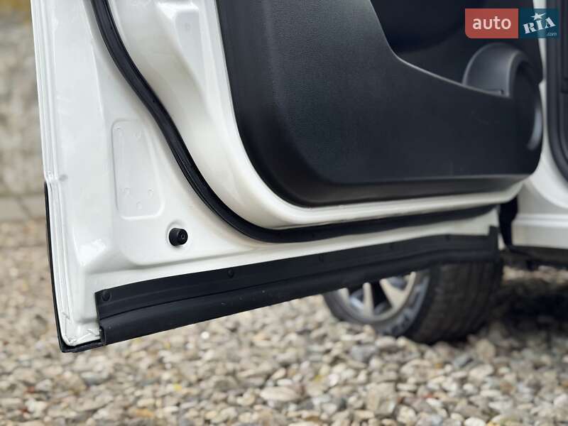 Внедорожник / Кроссовер Nissan Qashqai 2012 в Стрые