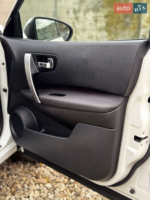 Внедорожник / Кроссовер Nissan Qashqai 2012 в Стрые