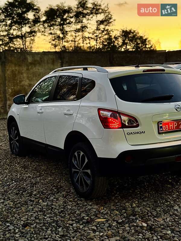 Внедорожник / Кроссовер Nissan Qashqai 2012 в Стрые