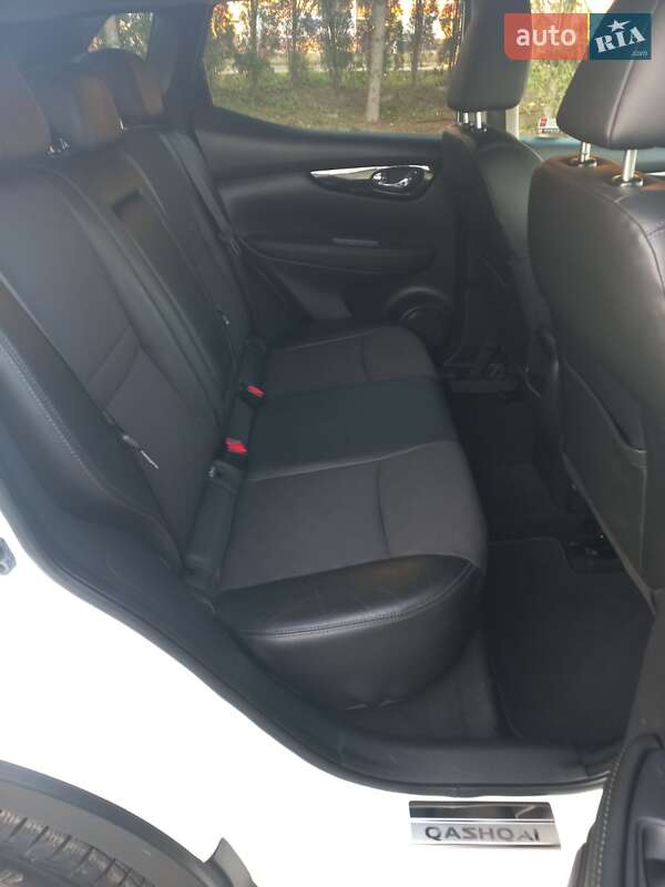Позашляховик / Кросовер Nissan Qashqai 2015 в Тернополі фото 48 Позашляховик / Кросовер Nissan Qashqai 2015 в Тернополі