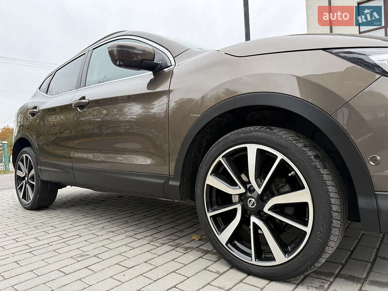 Внедорожник / Кроссовер Nissan Qashqai 2015 в Кременце