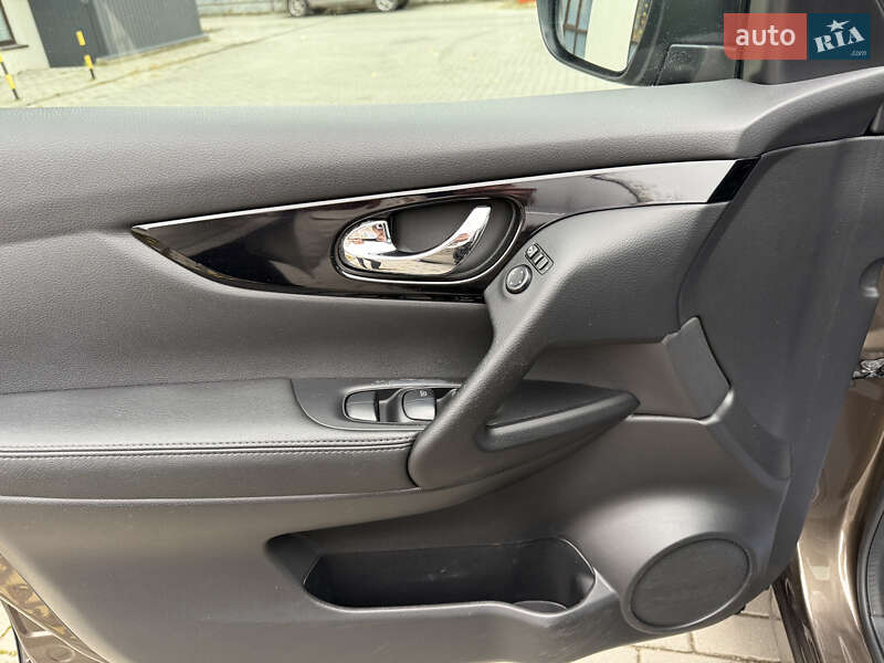 Внедорожник / Кроссовер Nissan Qashqai 2015 в Кременце