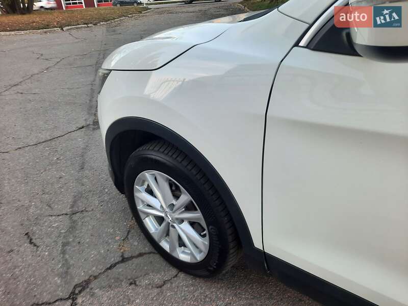 Внедорожник / Кроссовер Nissan Qashqai 2014 в Полтаве
