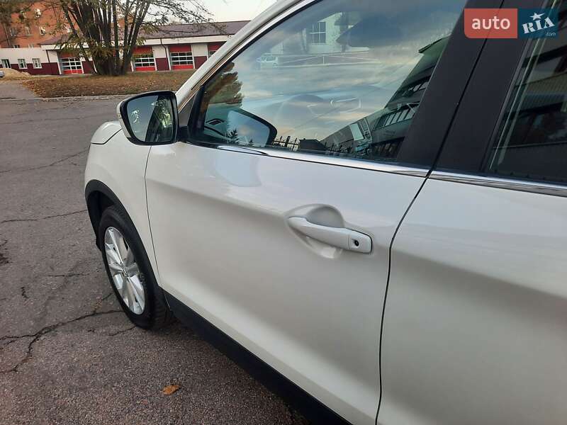 Внедорожник / Кроссовер Nissan Qashqai 2014 в Полтаве