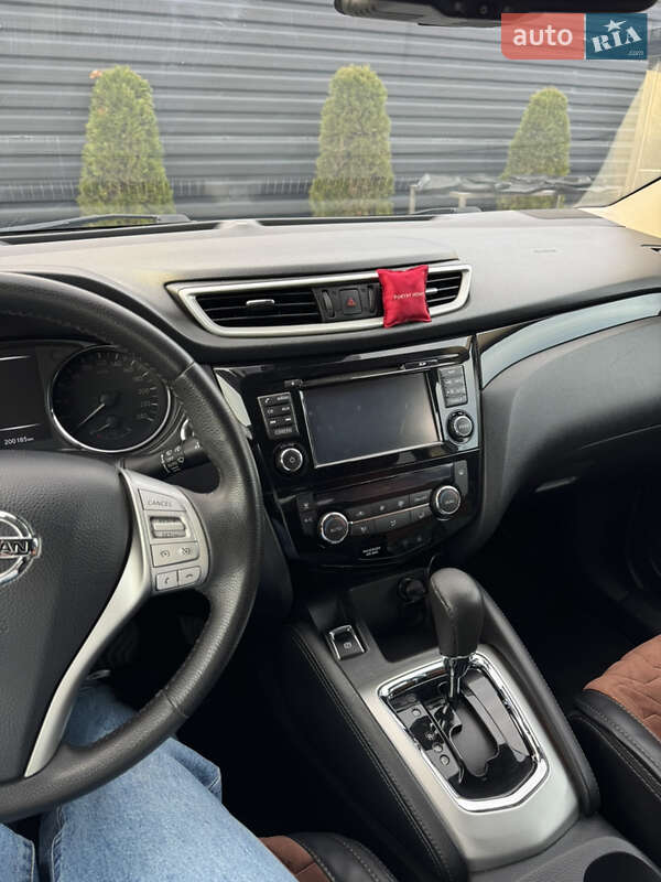 Внедорожник / Кроссовер Nissan Qashqai 2015 в Ивано-Франковске