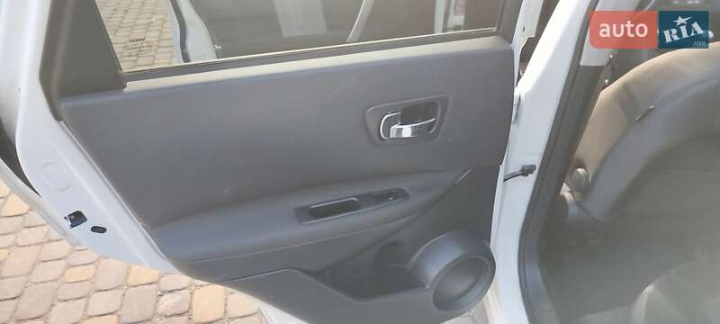 Позашляховик / Кросовер Nissan Qashqai 2012 в Луцьку