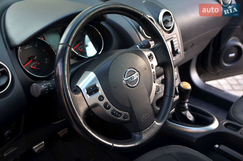 Внедорожник / Кроссовер Nissan Qashqai 2011 в Ромнах
