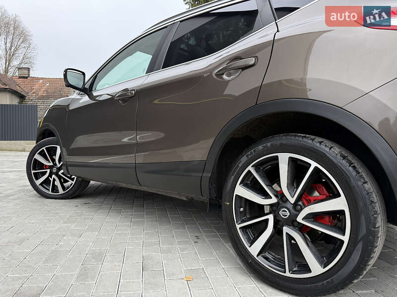 Внедорожник / Кроссовер Nissan Qashqai 2015 в Кременце