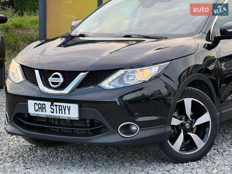 Позашляховик / Кросовер Nissan Qashqai 2015 в Стрию