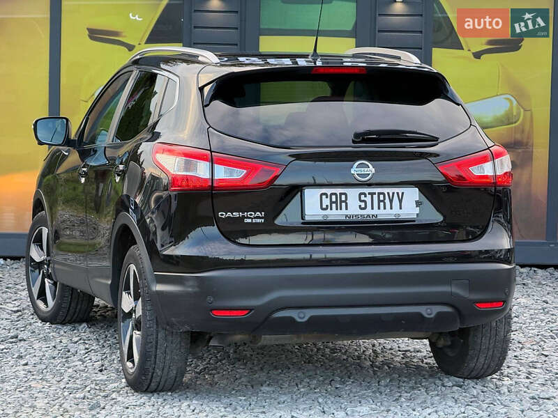 Позашляховик / Кросовер Nissan Qashqai 2015 в Стрию