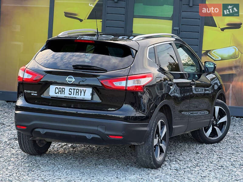 Позашляховик / Кросовер Nissan Qashqai 2015 в Стрию