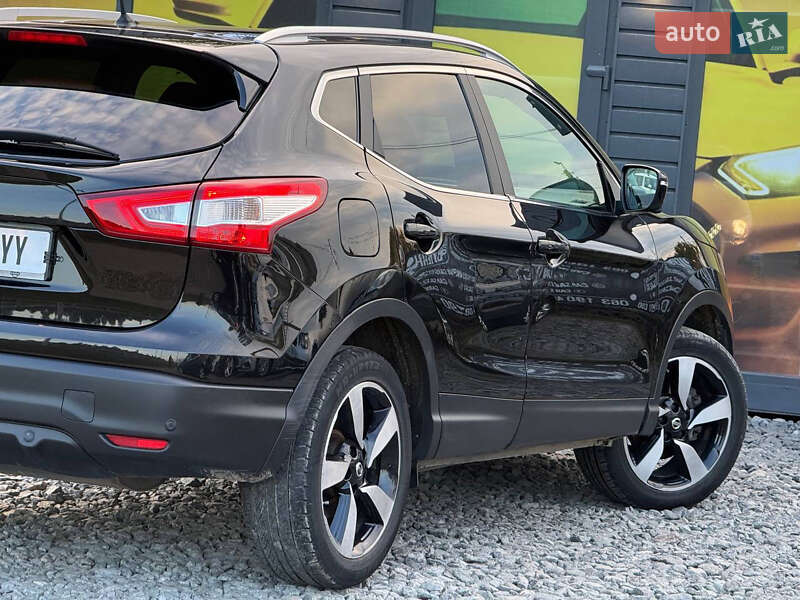 Позашляховик / Кросовер Nissan Qashqai 2015 в Стрию