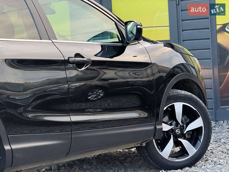 Позашляховик / Кросовер Nissan Qashqai 2015 в Стрию