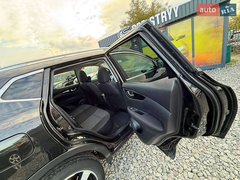 Позашляховик / Кросовер Nissan Qashqai 2015 в Стрию