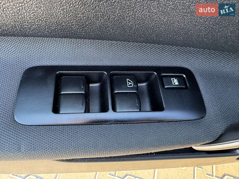 Позашляховик / Кросовер Nissan Qashqai 2012 в Луцьку