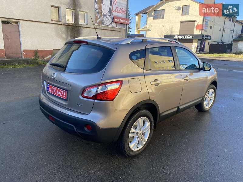 Внедорожник / Кроссовер Nissan Qashqai 2010 в Ивано-Франковске