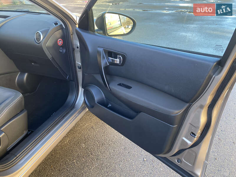 Внедорожник / Кроссовер Nissan Qashqai 2010 в Ивано-Франковске