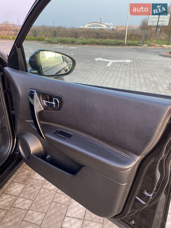 Внедорожник / Кроссовер Nissan Qashqai 2013 в Ровно