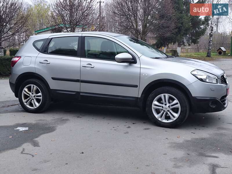 Внедорожник / Кроссовер Nissan Qashqai 2010 в Звягеле