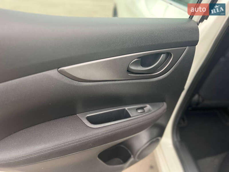 Позашляховик / Кросовер Nissan Qashqai 2017 в Києві фото 21 Позашляховик / Кросовер Nissan Qashqai 2017 в Києві