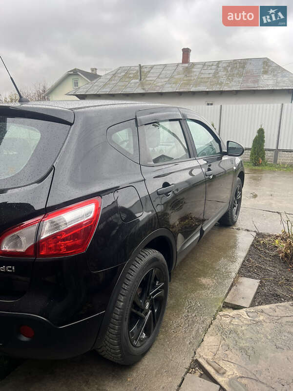 Внедорожник / Кроссовер Nissan Qashqai 2011 в Черновцах