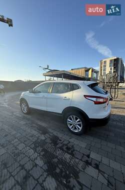 Внедорожник / Кроссовер Nissan Qashqai 2017 в Ужгороде