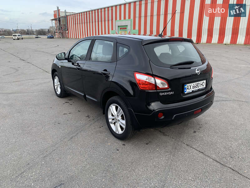 Внедорожник / Кроссовер Nissan Qashqai 2013 в Харькове