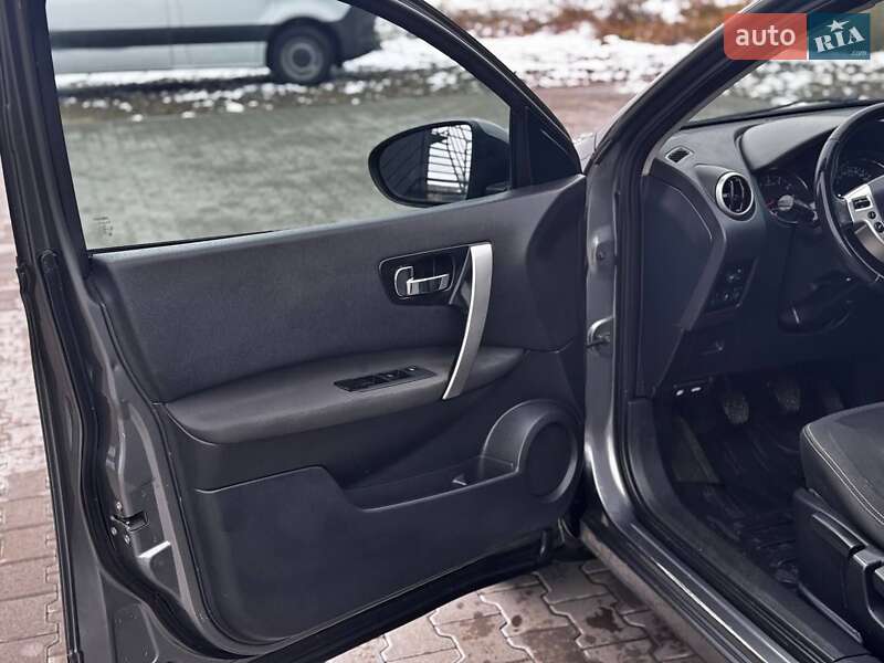 Внедорожник / Кроссовер Nissan Qashqai 2011 в Косове