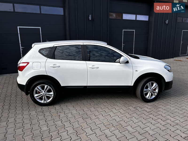 Внедорожник / Кроссовер Nissan Qashqai 2013 в Нововолынске