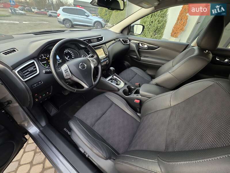 Внедорожник / Кроссовер Nissan Qashqai 2017 в Ивано-Франковске