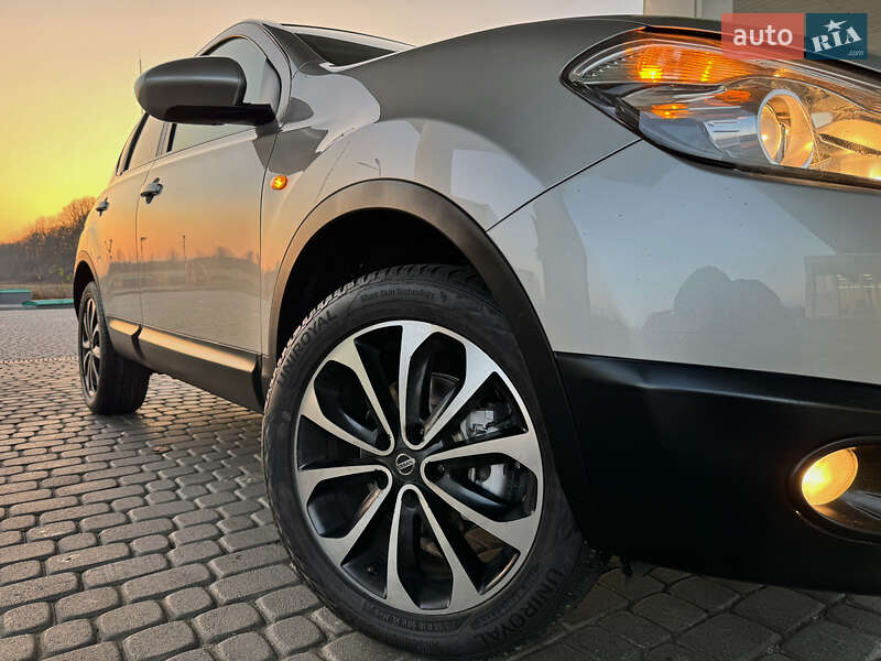 Позашляховик / Кросовер Nissan Qashqai 2012 в Стрию