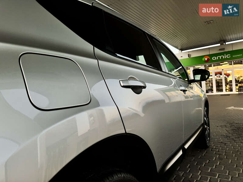 Позашляховик / Кросовер Nissan Qashqai 2012 в Стрию