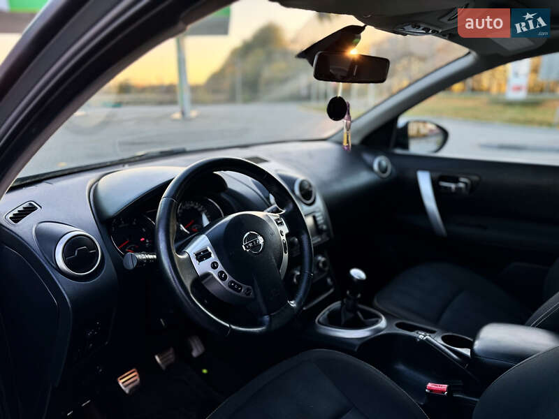 Позашляховик / Кросовер Nissan Qashqai 2012 в Стрию