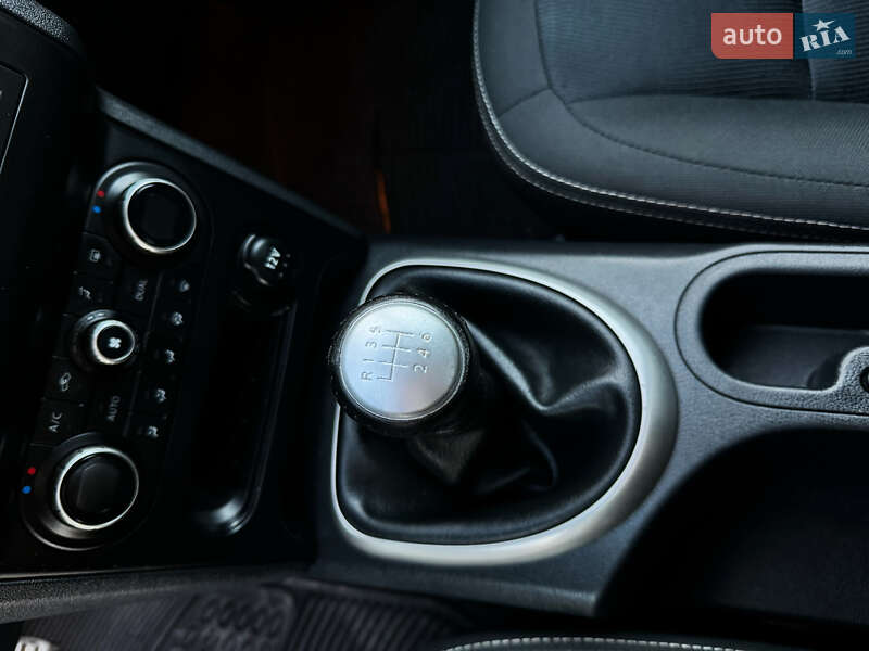 Позашляховик / Кросовер Nissan Qashqai 2012 в Стрию