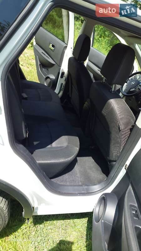 Позашляховик / Кросовер Nissan Qashqai 2012 в Чернівцях фото 28 Позашляховик / Кросовер Nissan Qashqai 2012 в Чернівцях