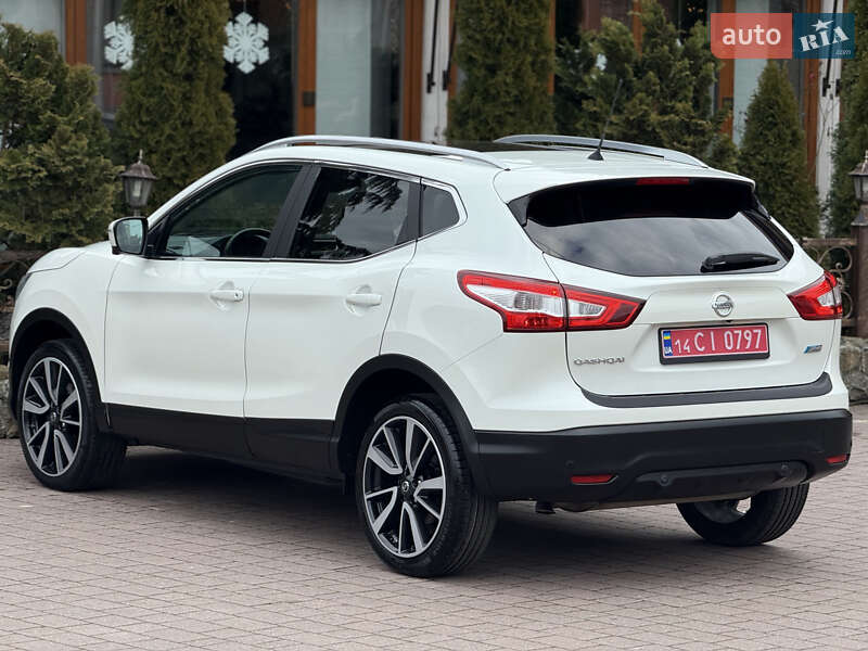 Позашляховик / Кросовер Nissan Qashqai 2015 в Стрию