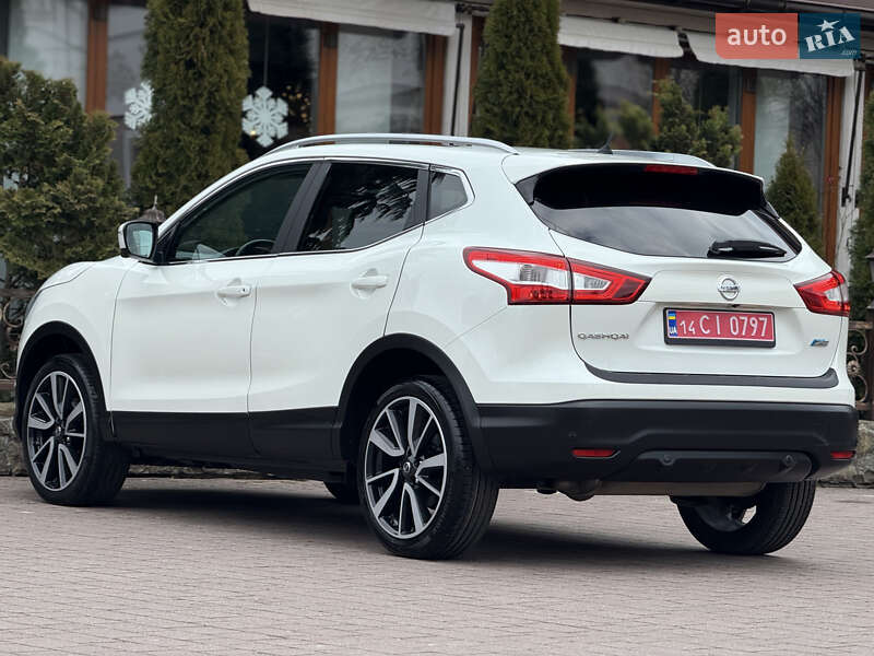Позашляховик / Кросовер Nissan Qashqai 2015 в Стрию