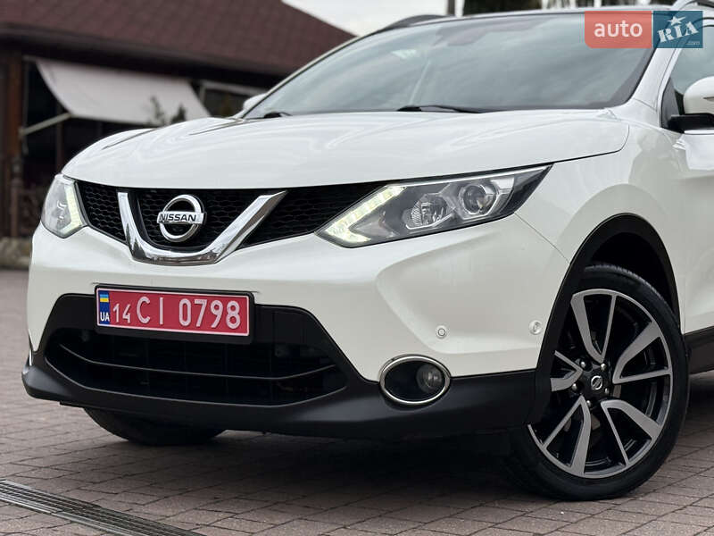 Позашляховик / Кросовер Nissan Qashqai 2015 в Стрию