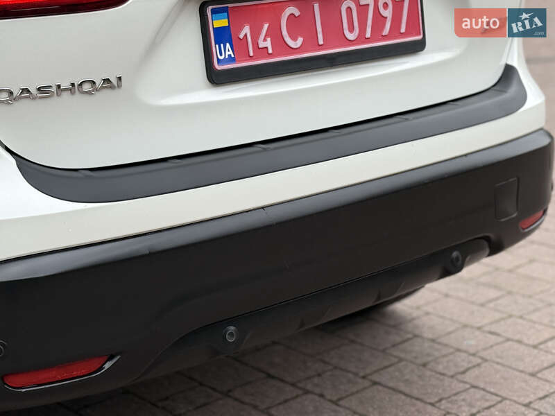 Позашляховик / Кросовер Nissan Qashqai 2015 в Стрию