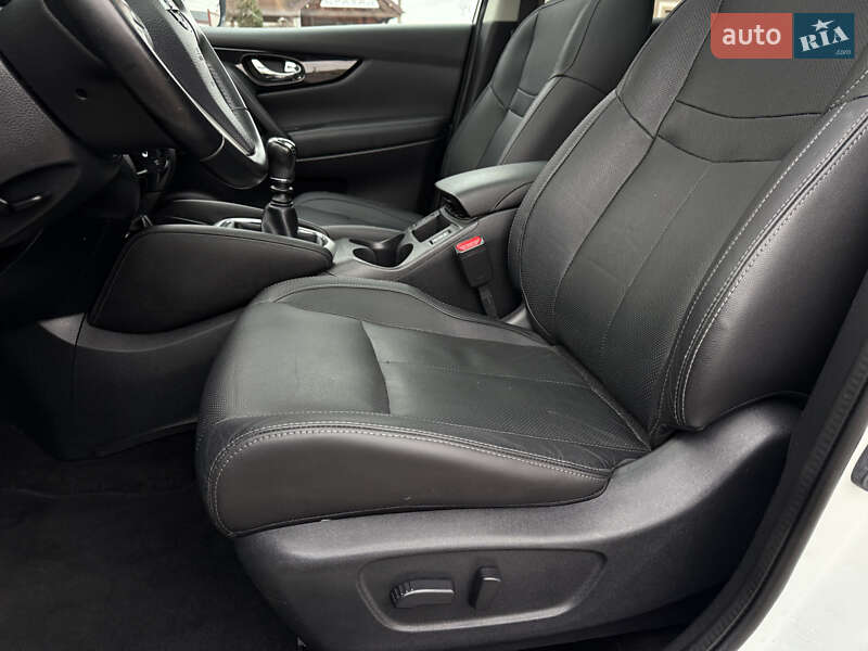 Позашляховик / Кросовер Nissan Qashqai 2015 в Стрию