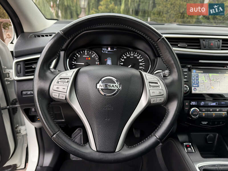 Позашляховик / Кросовер Nissan Qashqai 2015 в Стрию