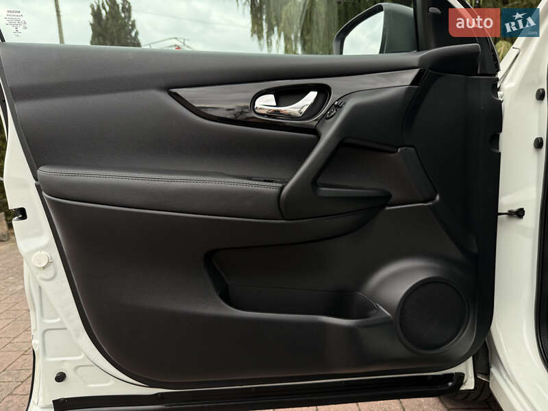 Позашляховик / Кросовер Nissan Qashqai 2015 в Стрию