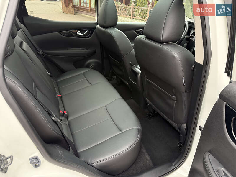 Позашляховик / Кросовер Nissan Qashqai 2015 в Стрию