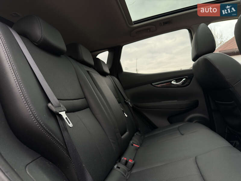 Позашляховик / Кросовер Nissan Qashqai 2015 в Стрию