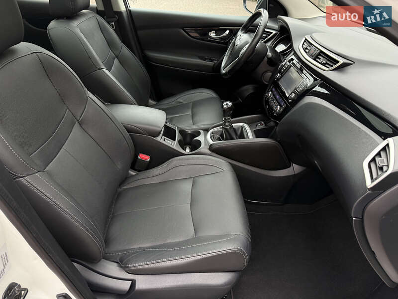 Позашляховик / Кросовер Nissan Qashqai 2015 в Стрию