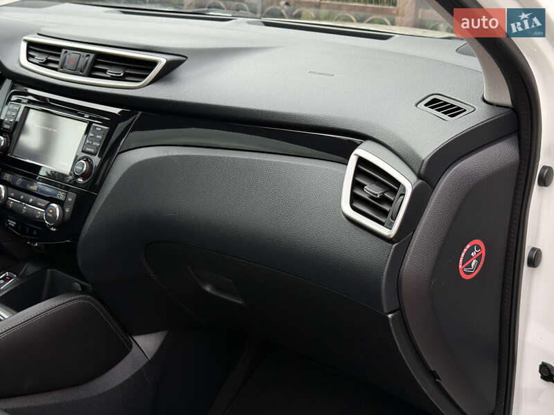 Позашляховик / Кросовер Nissan Qashqai 2015 в Стрию