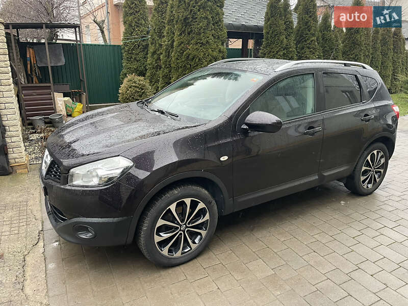Внедорожник / Кроссовер Nissan Qashqai 2010 в Ивано-Франковске