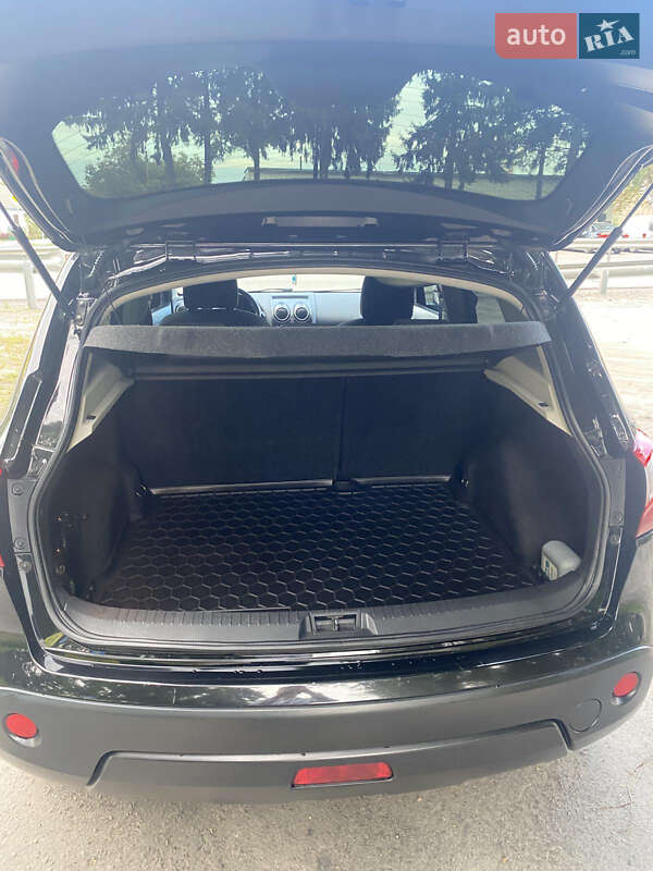 Внедорожник / Кроссовер Nissan Qashqai 2010 в Дубно