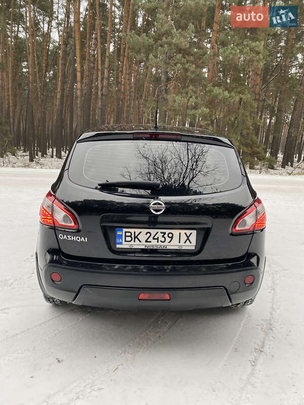 Внедорожник / Кроссовер Nissan Qashqai 2010 в Дубно