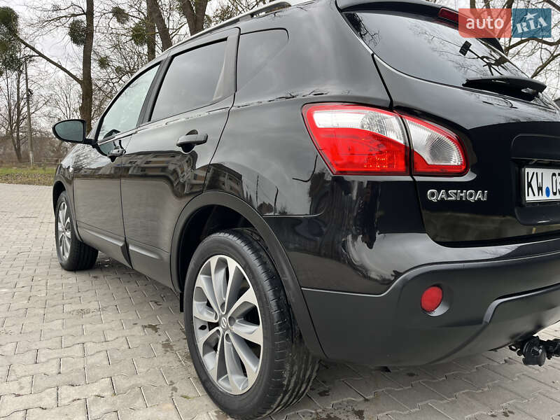 Внедорожник / Кроссовер Nissan Qashqai 2011 в Черновцах